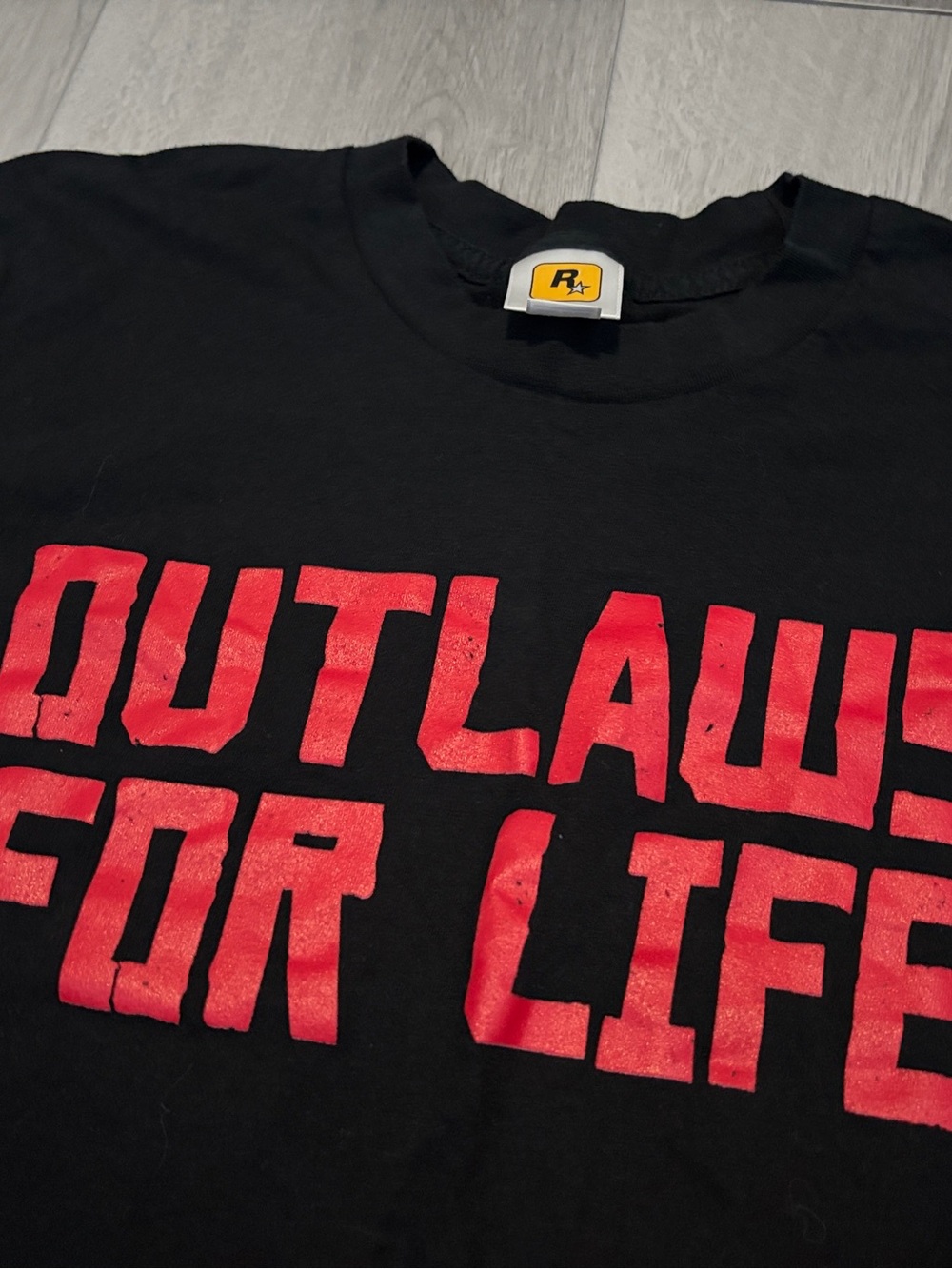 Rockstar Games Red Dead Redemption 2 Outlaws For Life Promo T-Shirt Size Small - Picture 2 of 7